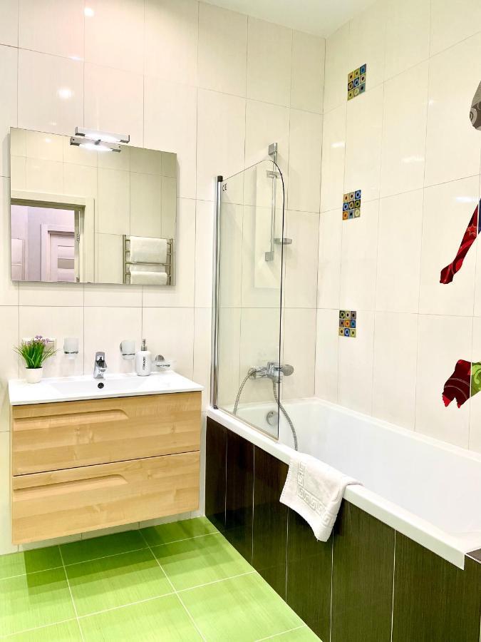 Navit Luxury Apartments With Breakfast Near The Railway Station, The City Center And The Park Kiev Exterior foto