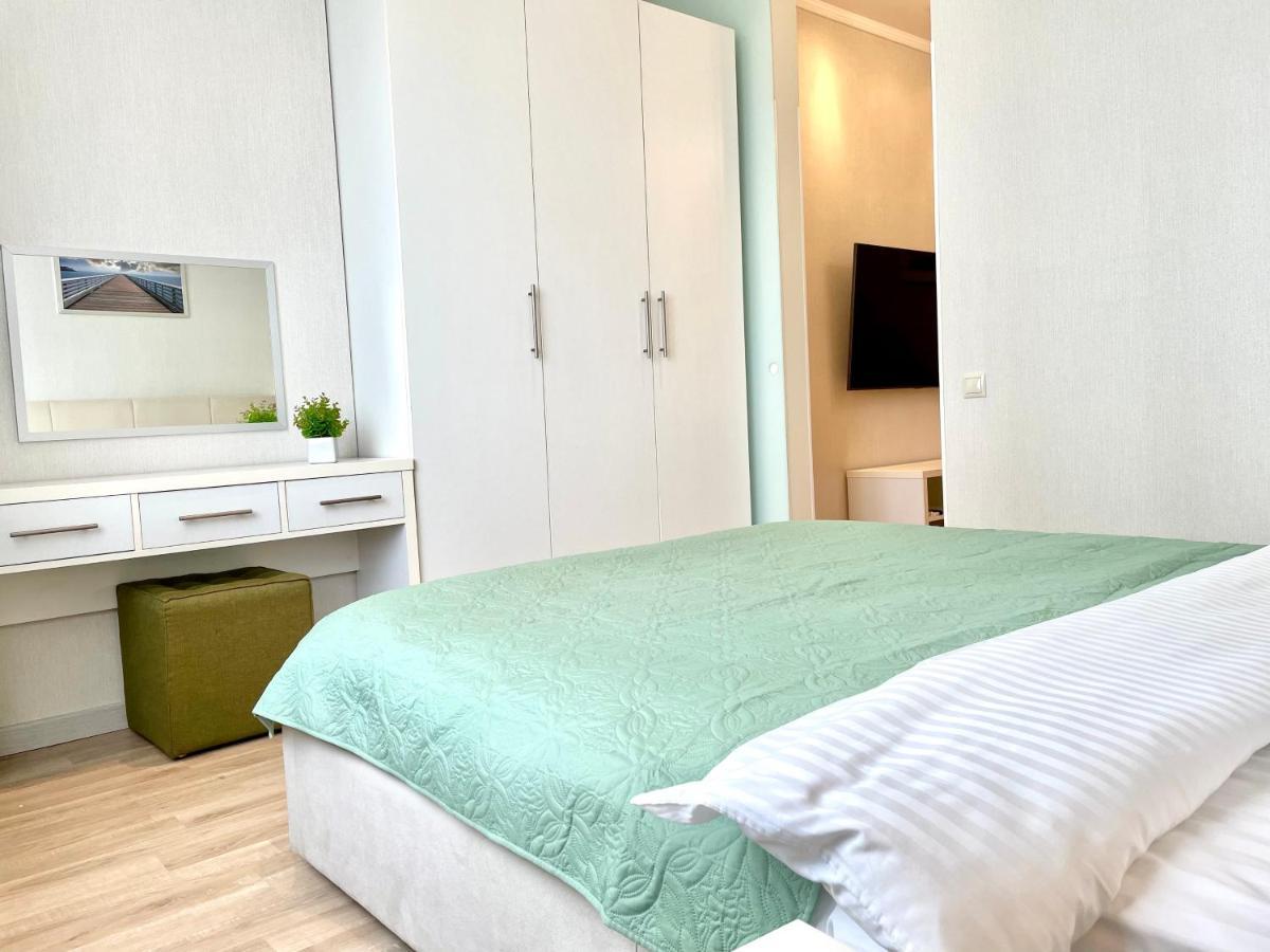 Navit Luxury Apartments With Breakfast Near The Railway Station, The City Center And The Park Kiev Exterior foto