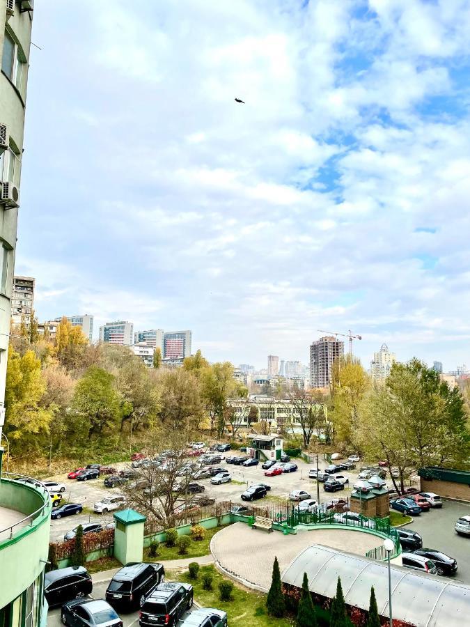 Navit Luxury Apartments With Breakfast Near The Railway Station, The City Center And The Park Kiev Exterior foto
