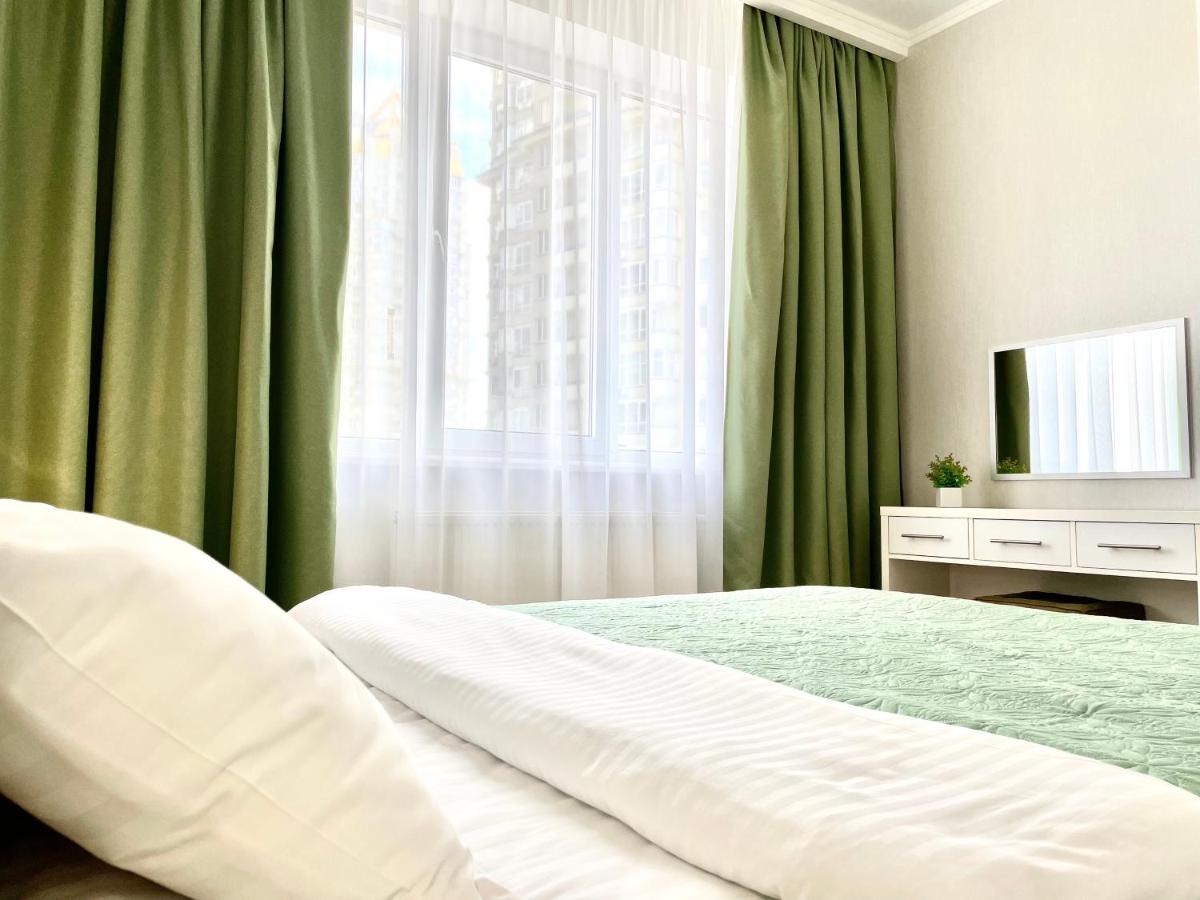 Navit Luxury Apartments With Breakfast Near The Railway Station, The City Center And The Park Kiev Exterior foto