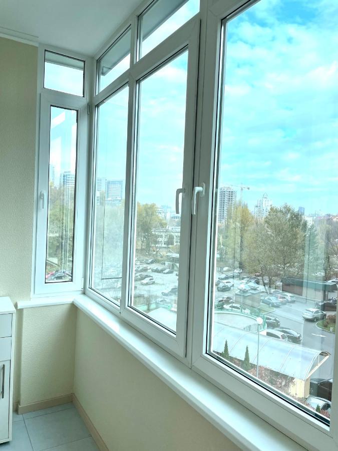 Navit Luxury Apartments With Breakfast Near The Railway Station, The City Center And The Park Kiev Exterior foto