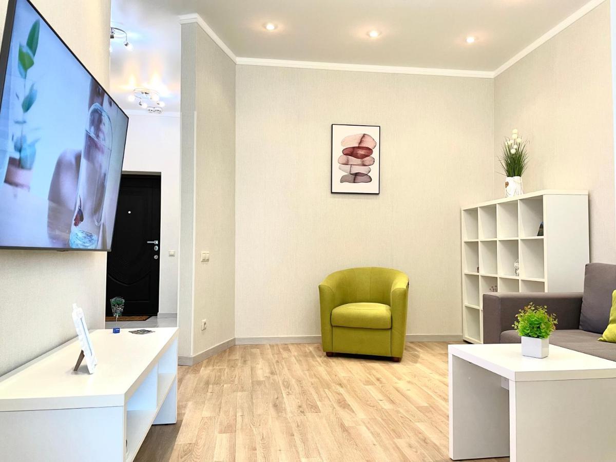 Navit Luxury Apartments With Breakfast Near The Railway Station, The City Center And The Park Kiev Exterior foto