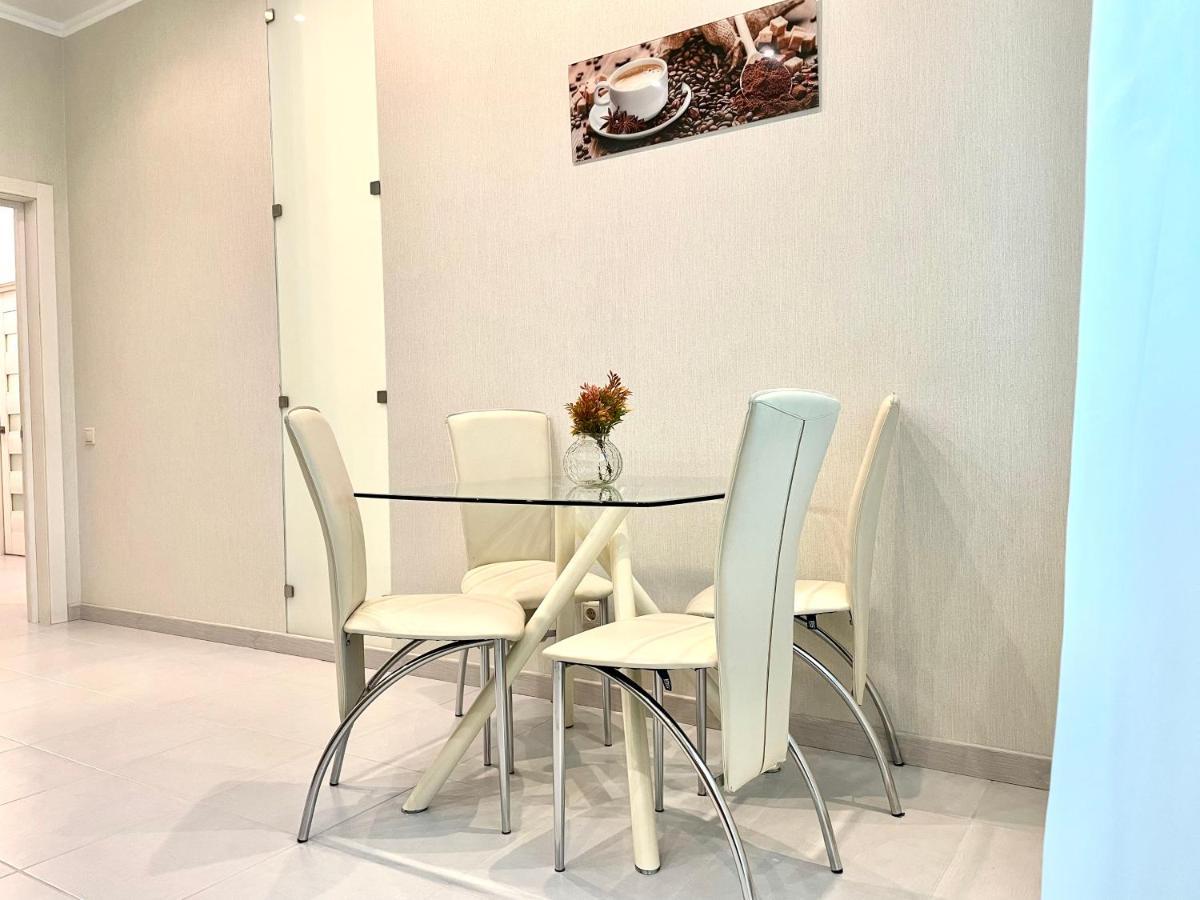 Navit Luxury Apartments With Breakfast Near The Railway Station, The City Center And The Park Kiev Exterior foto