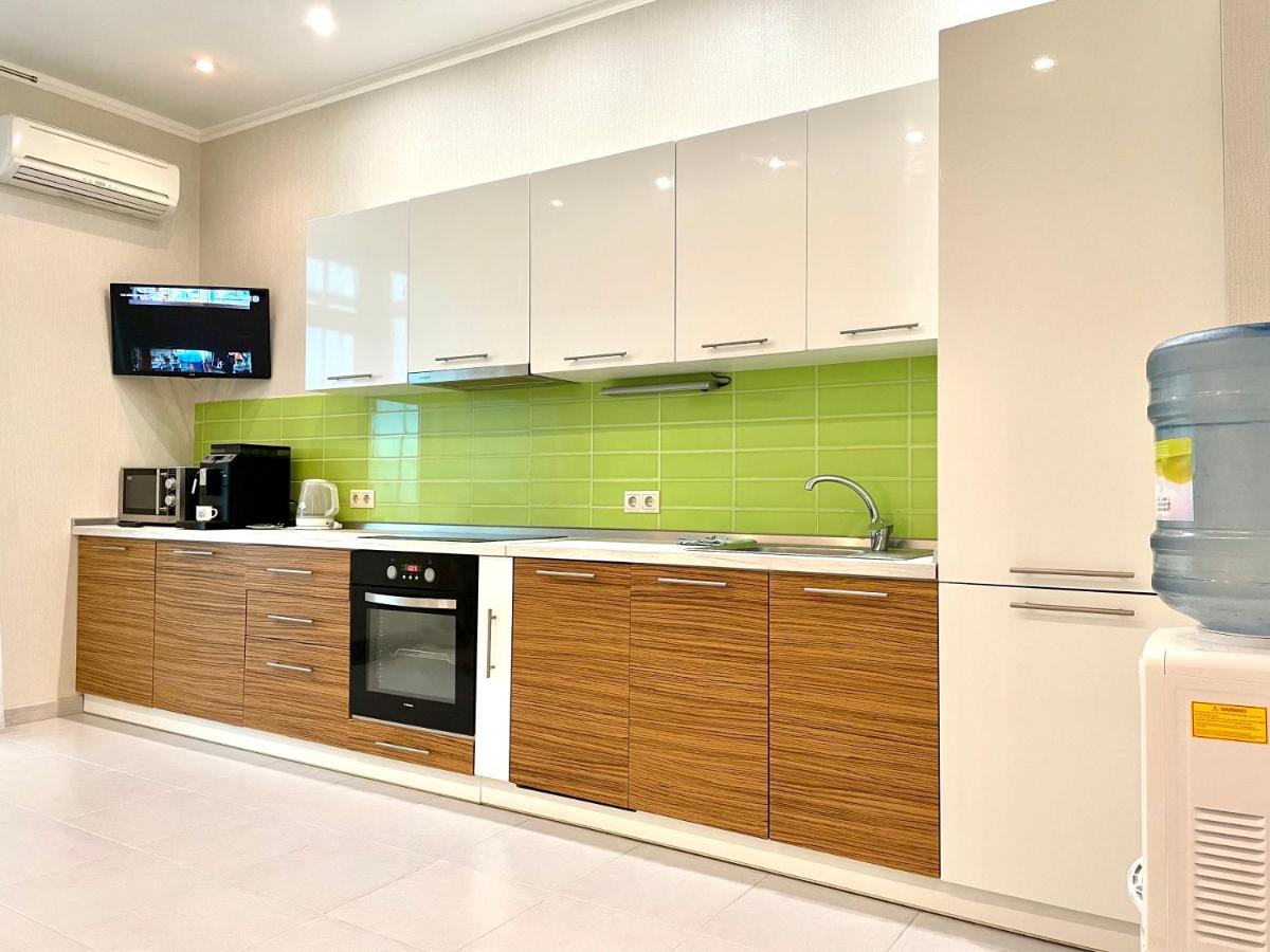 Navit Luxury Apartments With Breakfast Near The Railway Station, The City Center And The Park Kiev Exterior foto