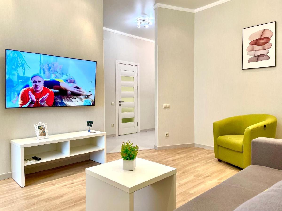 Navit Luxury Apartments With Breakfast Near The Railway Station, The City Center And The Park Kiev Exterior foto
